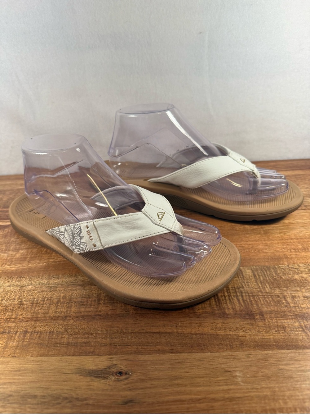 Reef Santa Ana Flip-Flops White Straps with Palm Frond Pattern Size 9